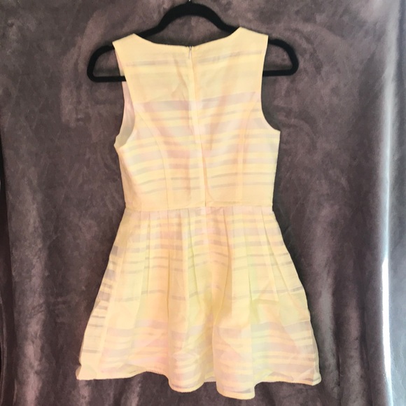 YELLOW LACE DRESS - Picture 2 of 3